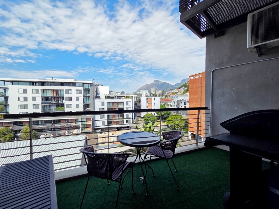 To Let 2 Bedroom Property for Rent in Green Point Western Cape